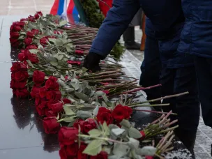 В Нижегородском кремле возложили цветы к Вечному огню в память о Героях Отечества